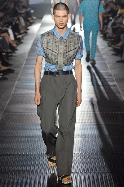 Look 25